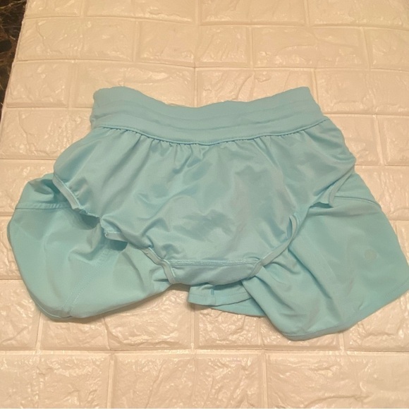Lululemon Tracker Short V 4" Icing Blue size 4 - Picture 5 of 8